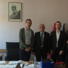 Gilani përdor formularët UNIREF për gjobat mandatare